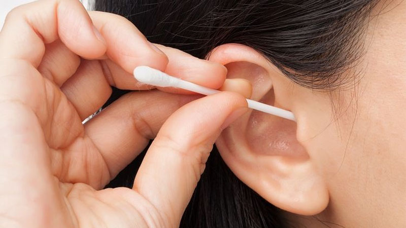 Cara Membersihkan Telinga dengan Aman: Jangan Gunakan Cotton Bud! – PAFI Kab. Pesisir Barat